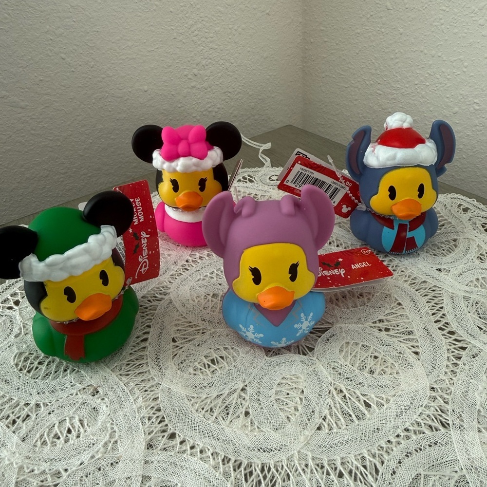 NEW Target Bullseye
Playground Disney
Christmas Rubber
Ducks, Set of 4